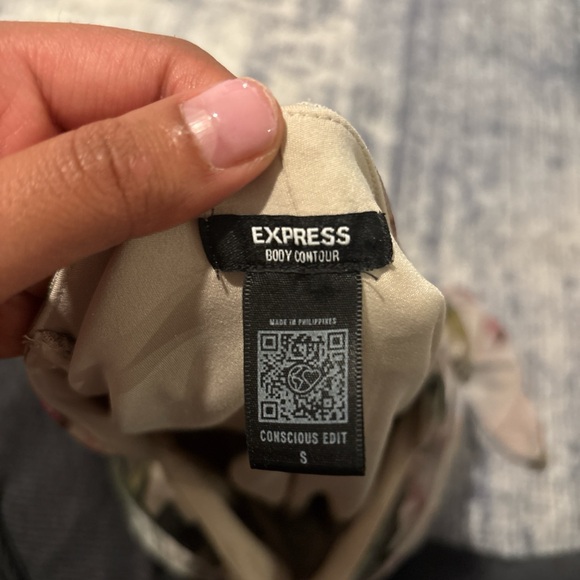 Express Multicolor Ruched Top - Picture 4 of 4